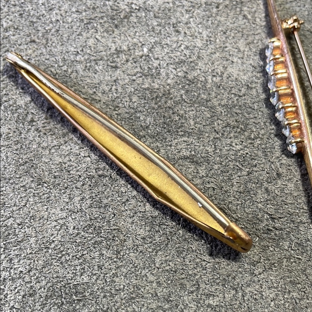 Lot of Vintage Bar Brooches and Scatter Pins - Picture 10 of 10